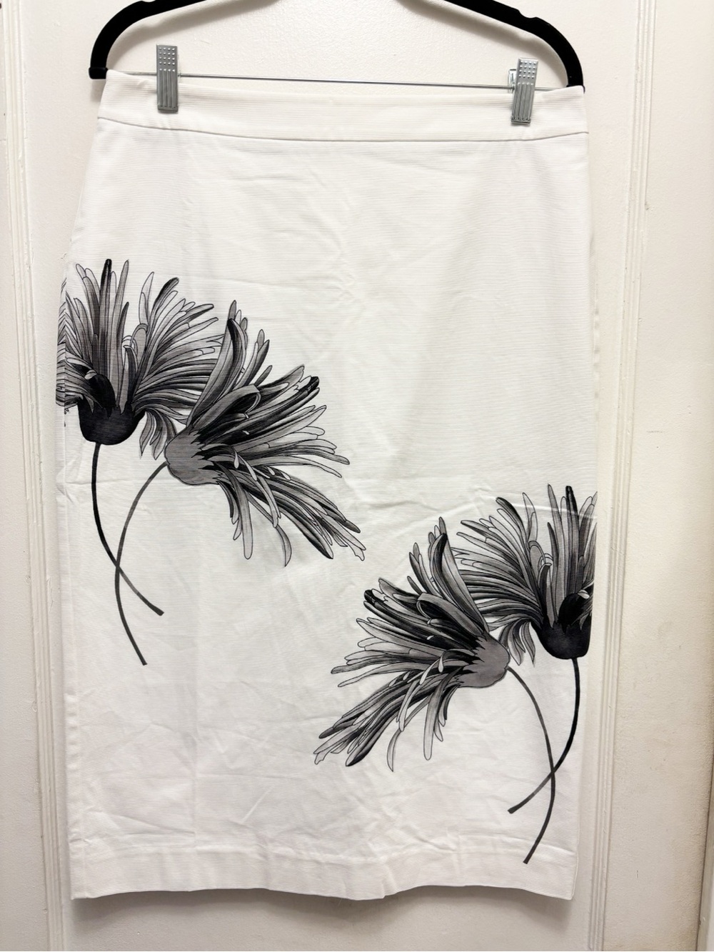 NWT Talbots White Pencil Skirt with Black Floral Print Size 8